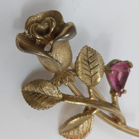 Vintage AVON gold tone rose flower Pink rhinestone brooch Mom gift rosebud pin - Picture 4 of 6